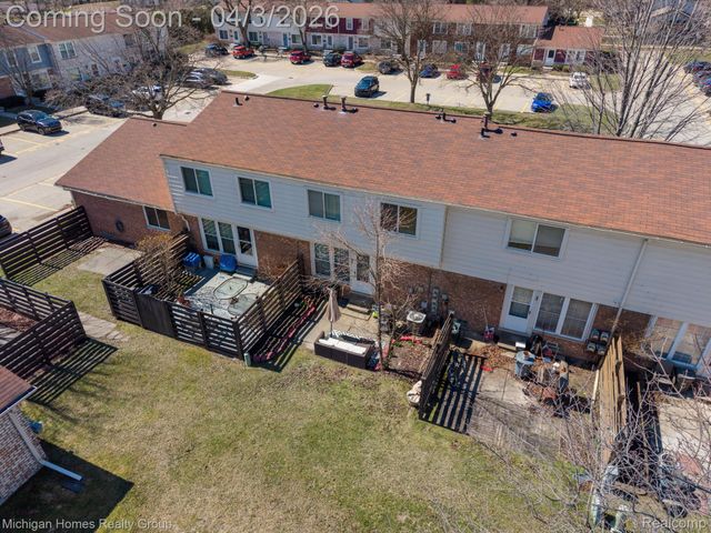 2775 Seaton Circuit W, Warren, MI 48091