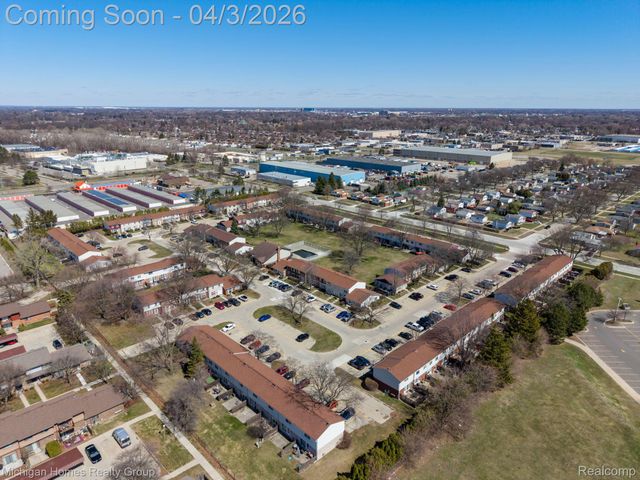 2775 Seaton Circuit W, Warren, MI 48091