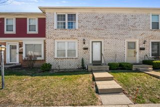 2775 Seaton Circuit W, Warren, MI 48091