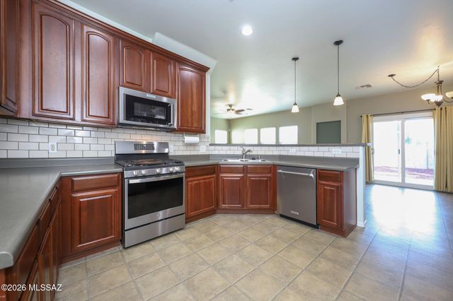 6245 S Stonechat Drive, Tucson, AZ 85756