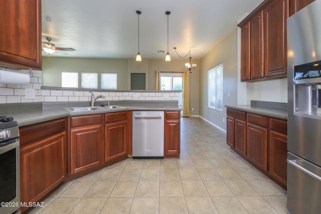 6245 S Stonechat Drive, Tucson, AZ 85756