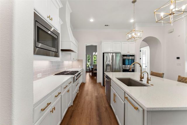 18 Dawning Flower Drive, Tomball, TX 77375