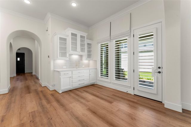 18 Dawning Flower Drive, Tomball, TX 77375