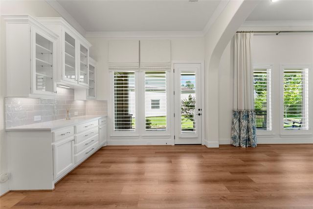 18 Dawning Flower Drive, Tomball, TX 77375