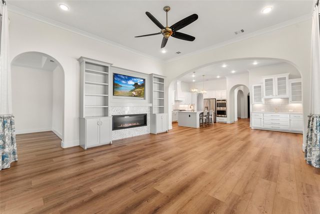 18 Dawning Flower Drive, Tomball, TX 77375