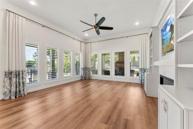 18 Dawning Flower Drive, Tomball, TX 77375