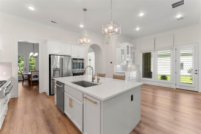 18 Dawning Flower Drive, Tomball, TX 77375