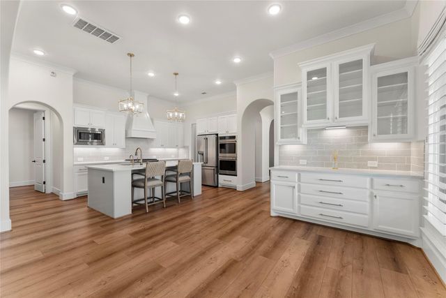 18 Dawning Flower Drive, Tomball, TX 77375