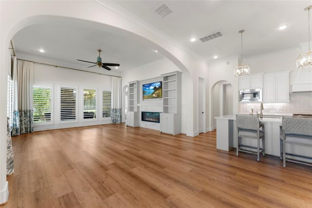 18 Dawning Flower Drive, Tomball, TX 77375
