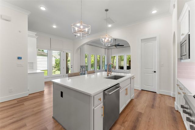 18 Dawning Flower Drive, Tomball, TX 77375