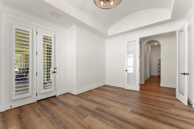 18 Dawning Flower Drive, Tomball, TX 77375