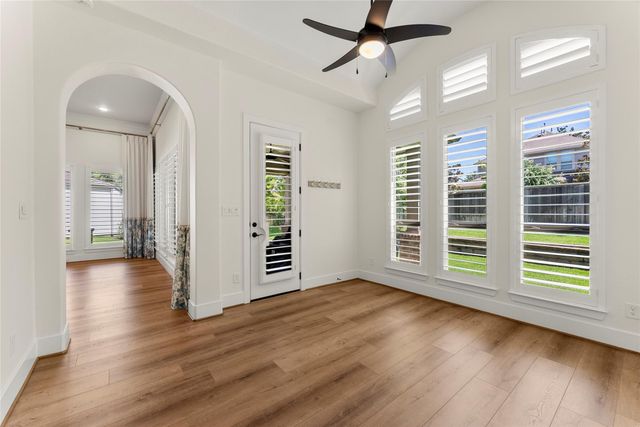 18 Dawning Flower Drive, Tomball, TX 77375