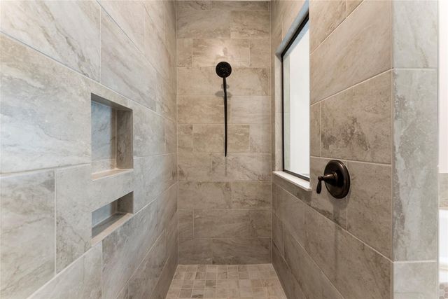 18 Dawning Flower Drive, Tomball, TX 77375
