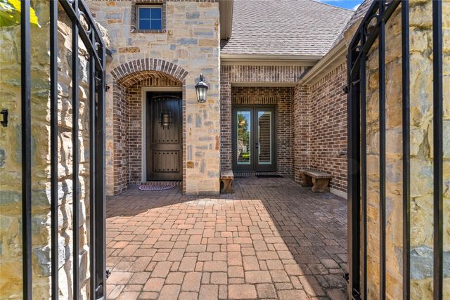 18 Dawning Flower Drive, Tomball, TX 77375