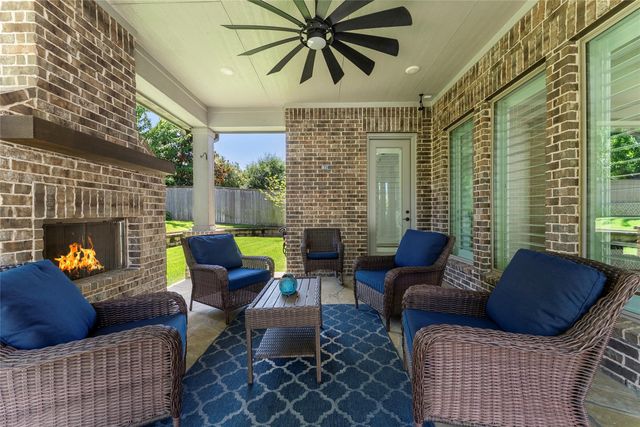 18 Dawning Flower Drive, Tomball, TX 77375