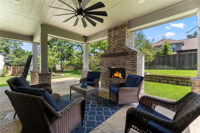 18 Dawning Flower Drive, Tomball, TX 77375