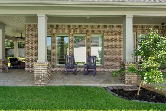 18 Dawning Flower Drive, Tomball, TX 77375