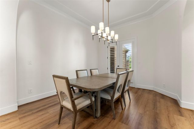 18 Dawning Flower Drive, Tomball, TX 77375