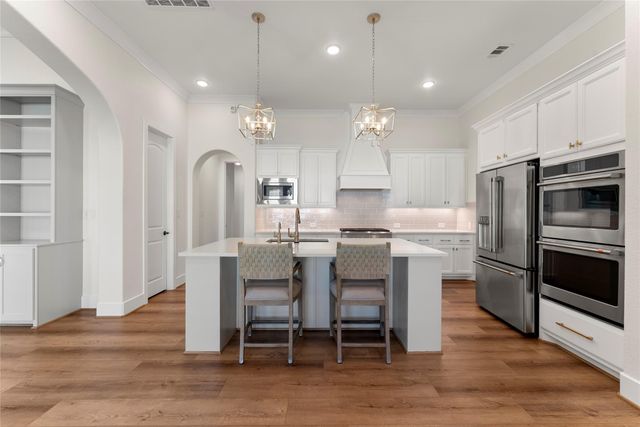18 Dawning Flower Drive, Tomball, TX 77375