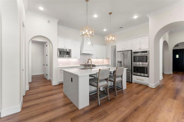 18 Dawning Flower Drive, Tomball, TX 77375