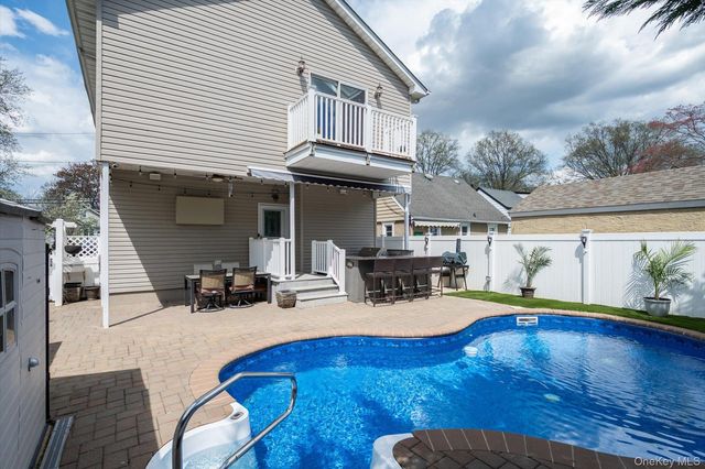 38 Orchard Street, Merrick, NY 11566