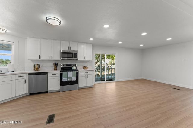 23865 W Coleman Drive, Congress, AZ 85332