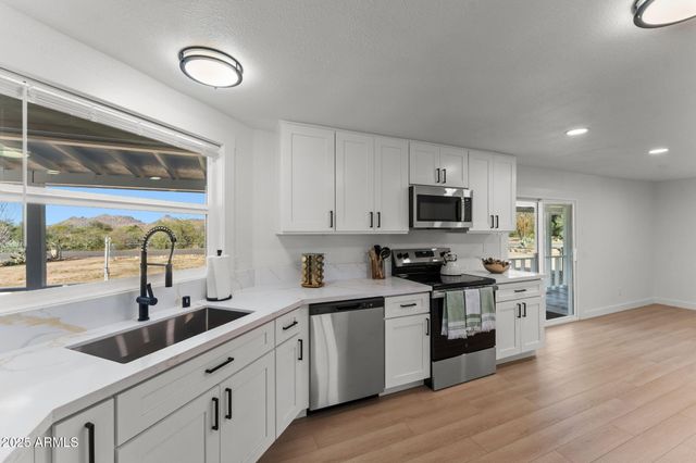 23865 W Coleman Drive, Congress, AZ 85332