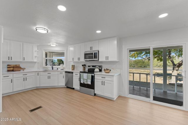 23865 W Coleman Drive, Congress, AZ 85332