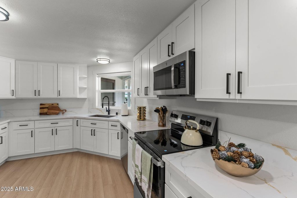 23865 W Coleman Drive, Congress, AZ 85332