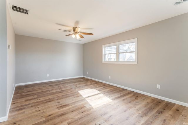 5011 Manor Court, Evansville, IN 47710