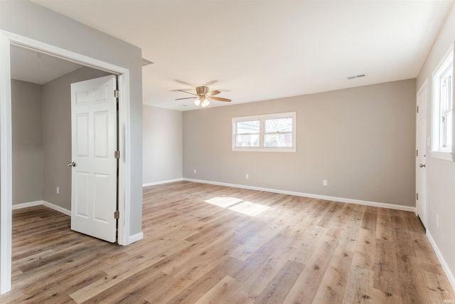 5011 Manor Court, Evansville, IN 47710