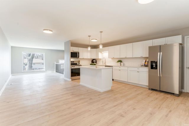 5011 Manor Court, Evansville, IN 47710