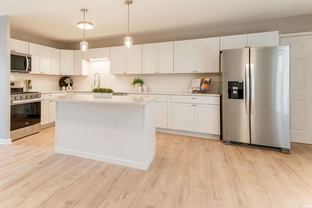 5011 Manor Court, Evansville, IN 47710