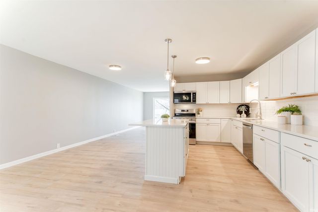 5011 Manor Court, Evansville, IN 47710