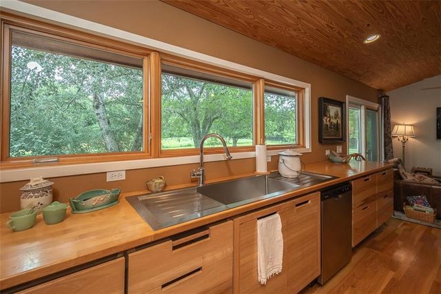 364 E 1600 Road, Baldwin City, KS 66006