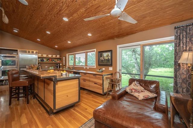 364 E 1600 Road, Baldwin City, KS 66006
