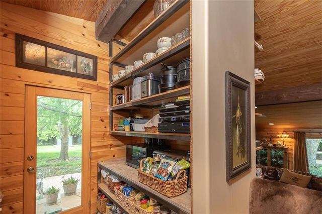 364 E 1600 Road, Baldwin City, KS 66006