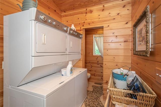 364 E 1600 Road, Baldwin City, KS 66006