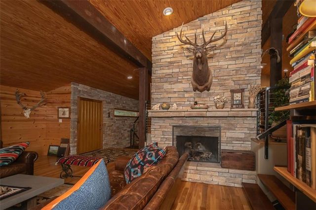 364 E 1600 Road, Baldwin City, KS 66006