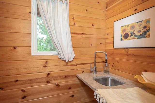 364 E 1600 Road, Baldwin City, KS 66006