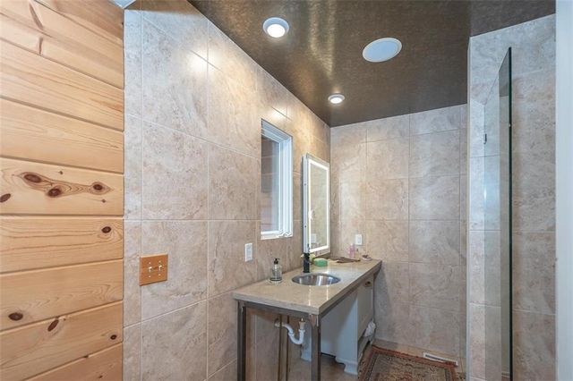 364 E 1600 Road, Baldwin City, KS 66006