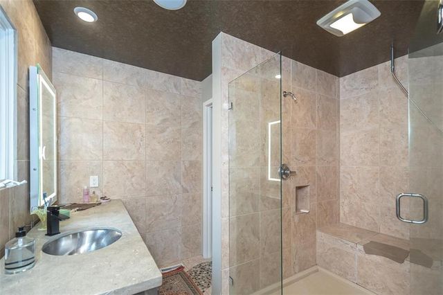 364 E 1600 Road, Baldwin City, KS 66006