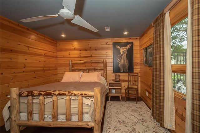 364 E 1600 Road, Baldwin City, KS 66006