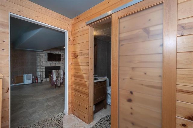 364 E 1600 Road, Baldwin City, KS 66006