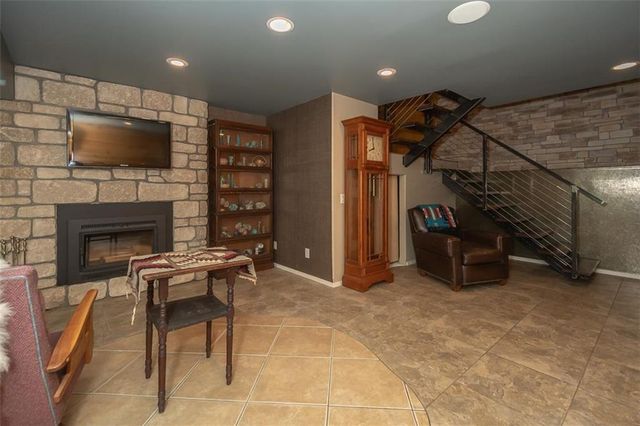 364 E 1600 Road, Baldwin City, KS 66006