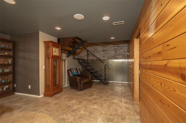 364 E 1600 Road, Baldwin City, KS 66006
