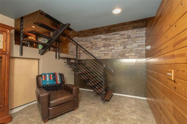 364 E 1600 Road, Baldwin City, KS 66006