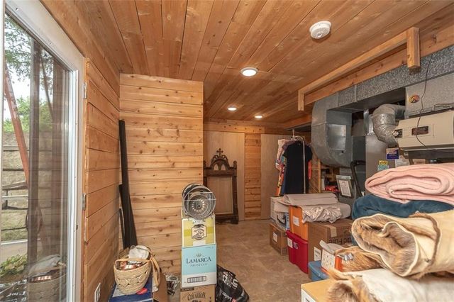 364 E 1600 Road, Baldwin City, KS 66006