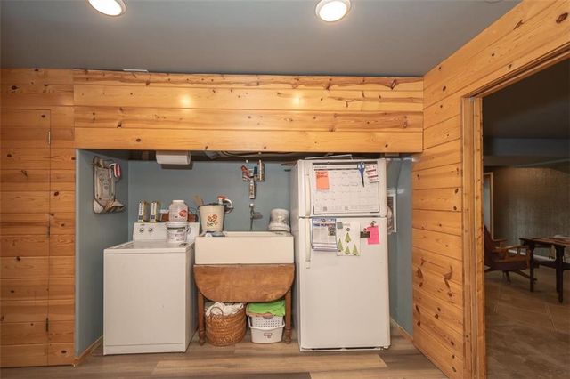 364 E 1600 Road, Baldwin City, KS 66006