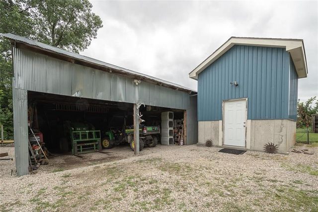 364 E 1600 Road, Baldwin City, KS 66006